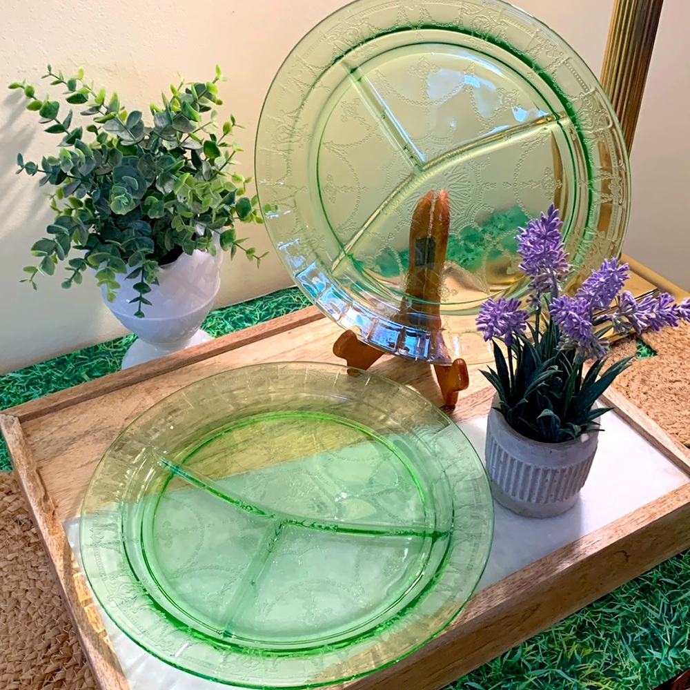 Vintage RARE  federal glass 3 section divided 10 1/2” etched plates, GOC